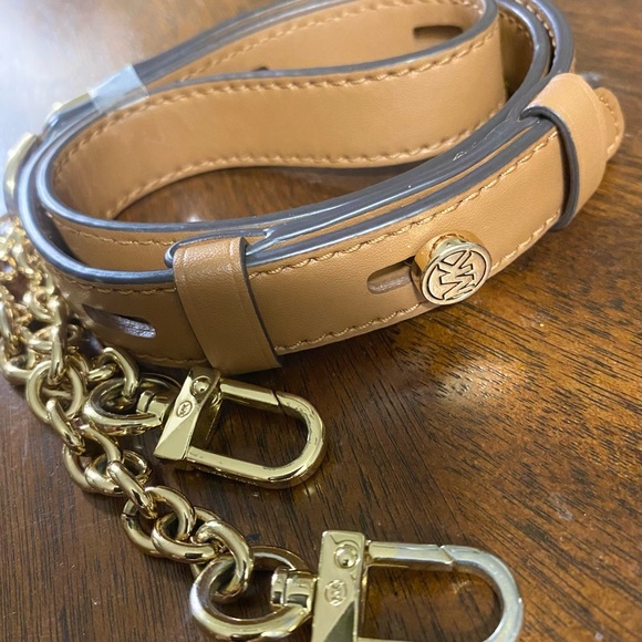 Michael Kors Brown Leather Replacement
Shoulder Strap-Gold Tone Hardware - Picture 1 of 5